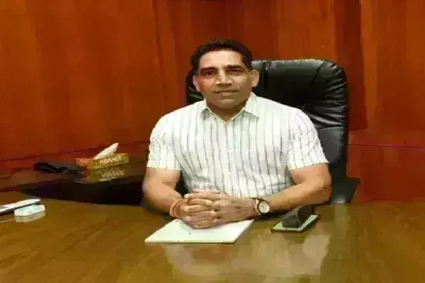 कांग्रेस ने गोवा के मंत्री के खिलाफ पुलिस में शिकायत दर्ज कराई, अधिकारियों को धमकी देने का आरोप कांग्रेस ने गोवा के मंत्री के खिलाफ पुलिस में शिकायत दर्ज कराई, अधिकारियों को धमकी देने का आरोप