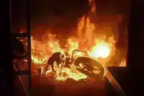 हल्द्वानी हिंसा पर DM का खुलासाः साजिश के तहत थाने को घेरकर पेट्रोल बम से किया Attack- पूरे उत्तराखंड में High Alert हल्द्वानी हिंसा पर DM का खुलासाः साजिश के तहत थाने को घेरकर पेट्रोल बम से किया Attack- पूरे उत्तराखंड में High Alert