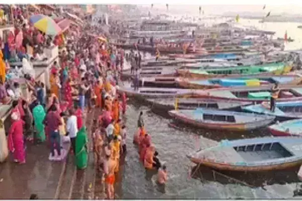 मौनी अमावस्या को लेकर घाटों पर उमड़ा आस्था का सैलाब मौनी अमावस्या को लेकर घाटों पर उमड़ा आस्था का सैलाब