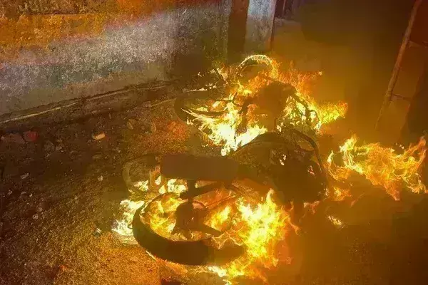 हल्द्वानी हिंसा में अब तक 6 लोगों की मौत, पूरे शहर में कर्फ्यू; उपद्रवियों को देखते ही गोली मारने के आदेश