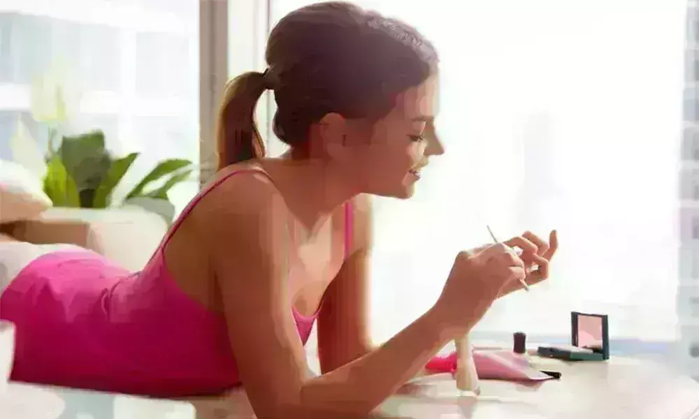 ﻿बिना नाखूनों को नुकसान पहुंंचाए प्रेस-ऑन नेल्स हटाने के लिए अपनाएं ये 5 तरीके