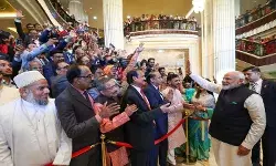 पीएम ने यूएई में भारतीय प्रवासियों से कहा कि वह अपने साथ उस मिट्टी की खुशबू लेकर आए हैं जहां उनका जन्म हुआ था पीएम ने यूएई में भारतीय प्रवासियों से कहा कि वह अपने साथ उस मिट्टी की खुशबू लेकर आए हैं जहां उनका जन्म हुआ था