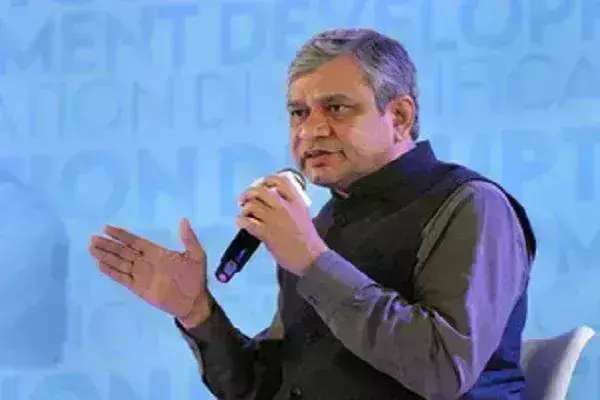 अश्विनी वैष्णव केंद्रीय रेल मंत्री  ने ओडिशा से राज्यसभा सीट के लिए नामांकन किया दाखिल