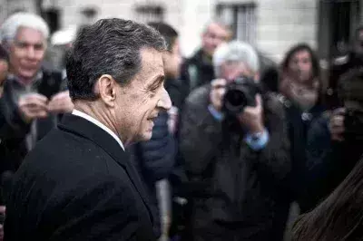 फ्रांस के पूर्व राष्ट्रपति निकोलस सरकोजी को चुनाव में सीमा से अधिक धन खर्च करने का ठहराया दोषी