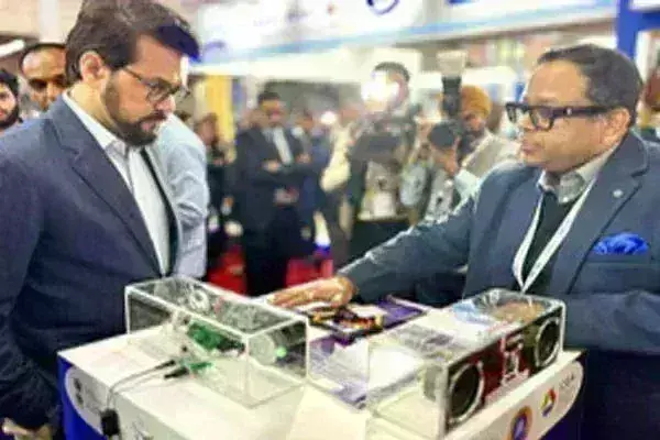 इलेक्ट्रॉनिक्स एवं आईटी मंत्रालय ने भारत में डिज़ाइन ब्लूटूथ स्पीकर के लॉन्च की घोषणा की इलेक्ट्रॉनिक्स एवं आईटी मंत्रालय ने भारत में डिज़ाइन ब्लूटूथ स्पीकर के लॉन्च की घोषणा की