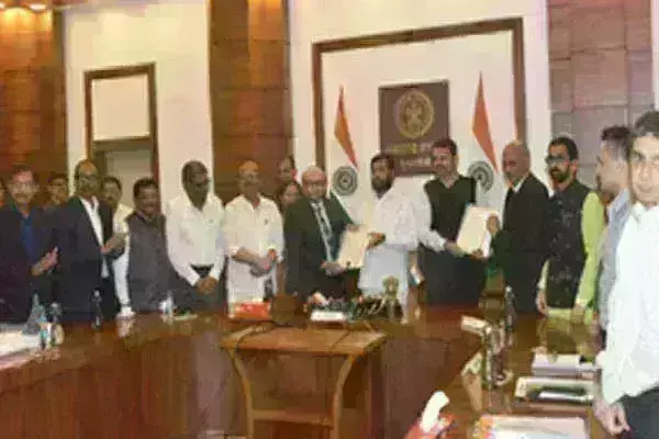 मराठा समुदाय: पिछड़ा वर्ग आयोग ने सर्वे को लेकर सीएम शिंदे को सौंपी रिपोर्ट