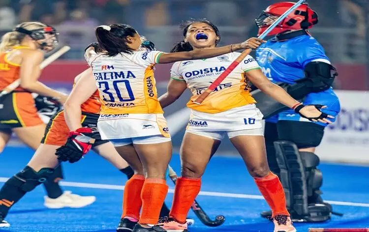 एफआईएच महिला हॉकी प्रो लीग: बिरसा मुंडा हॉकी स्टेडियम में भारत ने ऑस्ट्रेलिया को 1-0 से हराया एफआईएच महिला हॉकी प्रो लीग: बिरसा मुंडा हॉकी स्टेडियम में भारत ने ऑस्ट्रेलिया को 1-0 से हराया