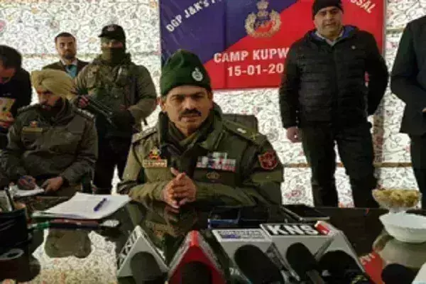 जम्मू-कश्मीर पुलिस सुनिश्चित करेगी कि भविष्य में कोई भी युवा आतंकवाद में शामिल न हो : डीजीपी जम्मू-कश्मीर पुलिस सुनिश्चित करेगी कि भविष्य में कोई भी युवा आतंकवाद में शामिल न हो : डीजीपी