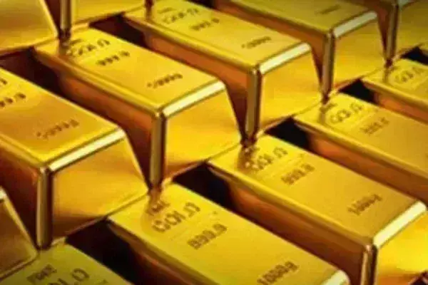 सर्राफा बाजार : सोना 450 रुपये सस्ता और चांदी 300 रुपये महंगी हुई सर्राफा बाजार : सोना 450 रुपये सस्ता और चांदी 300 रुपये महंगी हुई