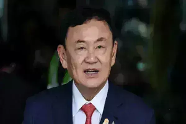 जेल में बंद पूर्व थाई प्रधानमंत्री थाकसिन पैरोल पर रिहा जेल में बंद पूर्व थाई प्रधानमंत्री थाकसिन पैरोल पर रिहा