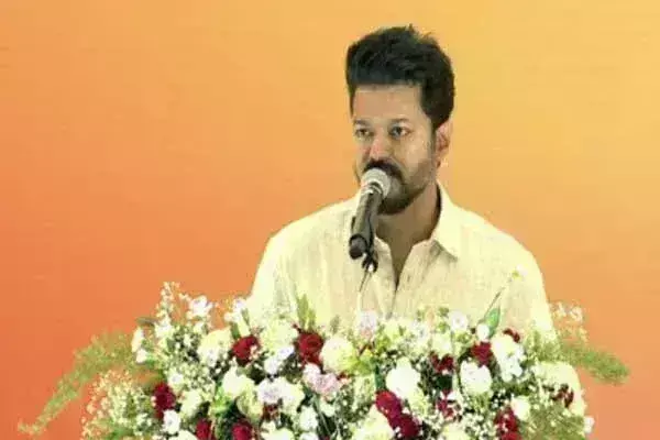 तमिल सुपरस्टार विजय की नई राजनीतिक पार्टी सोमवार को पदाधिकारियों की बैठक करेगी आयोजित तमिल सुपरस्टार विजय की नई राजनीतिक पार्टी सोमवार को पदाधिकारियों की बैठक करेगी आयोजित