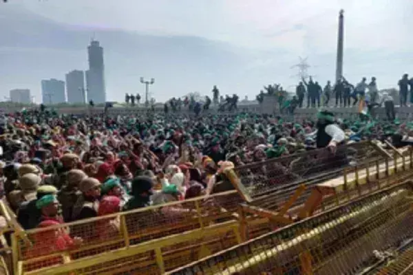 किसान आंदोलन: बॉर्डर पर पुलिस, स्थिति सामान्य, नहीं मिला रहा सभी संगठनों का साथ