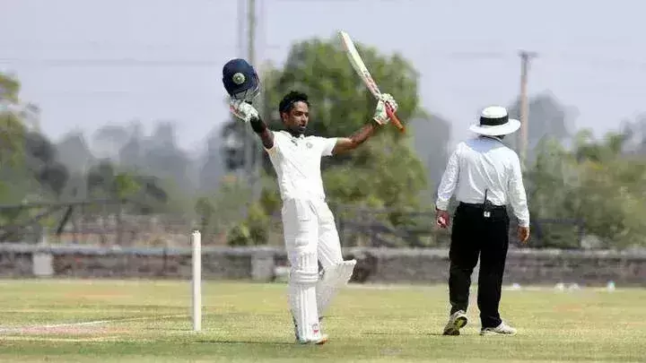 रिवर्स रैंप शॉट खेलकर तोहफे में विकेट दे बैठे जो रूट