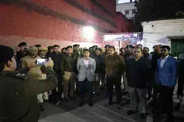 बिहार की जेलों में ताबड़तोड़ छापेमारी, पटना से आरा तक मचा हड़कंप