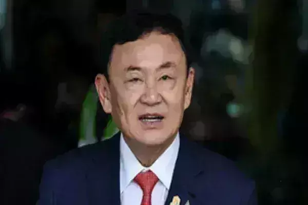 जेल में बंद पूर्व थाई प्रधानमंत्री थाकसिन पैरोल पर रिहा