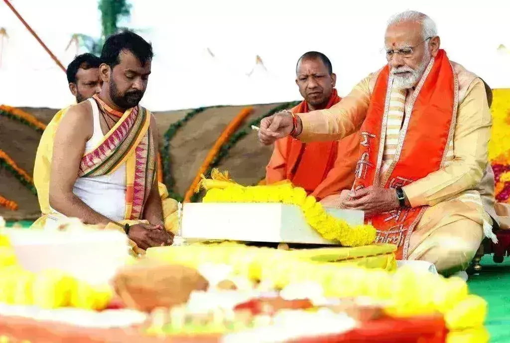 पीएम मोदी ने संभल में रखी कल्कि धाम मंदिर की आधारशिला, सीएम योगी भी रहे मौजूद पीएम मोदी ने संभल में रखी कल्कि धाम मंदिर की आधारशिला, सीएम योगी भी रहे मौजूद