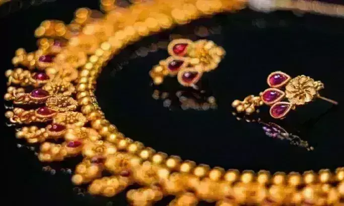 सर्राफा बाजार में आई गिरावट, सस्ता हुआ सोना और चांदी