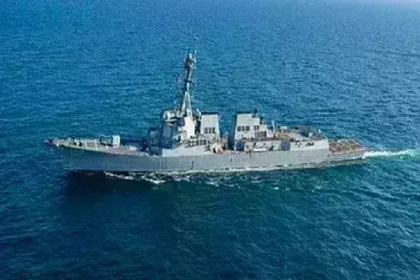 हाउती समूह ने अदन की खाड़ी में दो अमेरिकी जहाजों पर किया हमला हाउती समूह ने अदन की खाड़ी में दो अमेरिकी जहाजों पर किया हमला