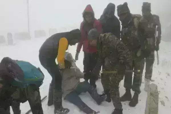 भारतीय सेना की बहादुरी ने फिर जीता दिल, मौत के मुंह में फंसे 500 लोगों को बचाया