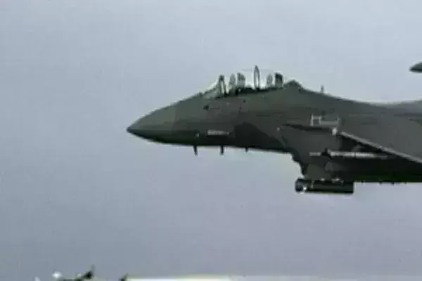 अमेरिका ने यमन के होदेइदाह को निशाना बनाकर किए नए हवाई हमले अमेरिका ने यमन के होदेइदाह को निशाना बनाकर किए नए हवाई हमले