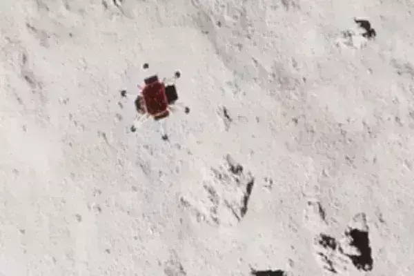 आखिरकार मिली सफलता: 50 से अधिक वर्षों के बाद पहली बार अमेरिका ने चंद्रमा पर की लैंडिंग आखिरकार मिली सफलता: 50 से अधिक वर्षों के बाद पहली बार अमेरिका ने चंद्रमा पर की लैंडिंग