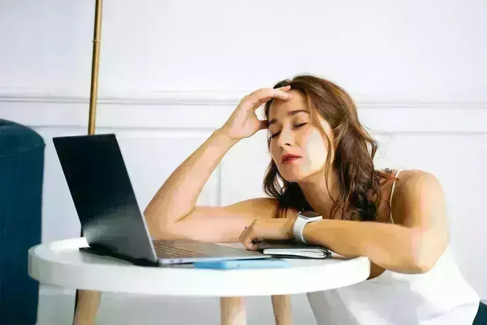 बर्नआउट क्या है और ये किन स्वास्थ्य समस्याओं का कारण बन सकता है?