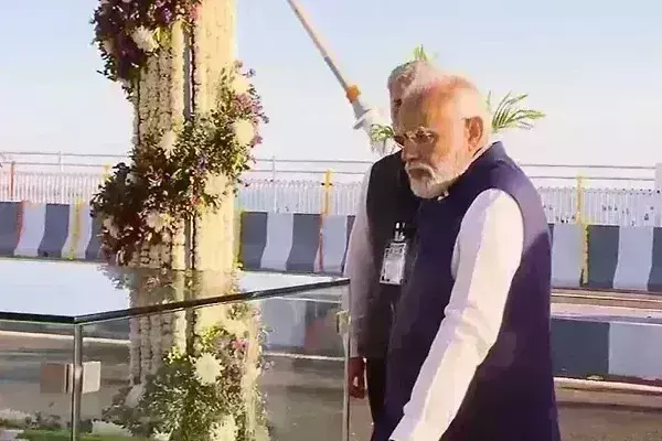 PM рдореЛрджреА рдиреЗ рдХрд┐рдпрд╛ рд╕рдмрд╕реЗ рд▓рдВрдмреЗ рдХреЗрдмрд▓ рдмреНрд░рд┐рдЬ рд╕реБрджрд░реНрд╢рди рд╕реЗрддреБ рдХрд╛ рдЙрджреНрдШрд╛рдЯрди, рджреЗрд╢ рдХреЛ рджреЗрдВрдЧреЗ рдкрд╛рдВрдЪ рдирдП AIIMS рдХреА рд╕реМрдЧрд╛рдд PM рдореЛрджреА рдиреЗ рдХрд┐рдпрд╛ рд╕рдмрд╕реЗ рд▓рдВрдмреЗ рдХреЗрдмрд▓ рдмреНрд░рд┐рдЬ рд╕реБрджрд░реНрд╢рди рд╕реЗрддреБ рдХрд╛ рдЙрджреНрдШрд╛рдЯрди, рджреЗрд╢ рдХреЛ рджреЗрдВрдЧреЗ рдкрд╛рдВрдЪ рдирдП AIIMS рдХреА рд╕реМрдЧрд╛рдд