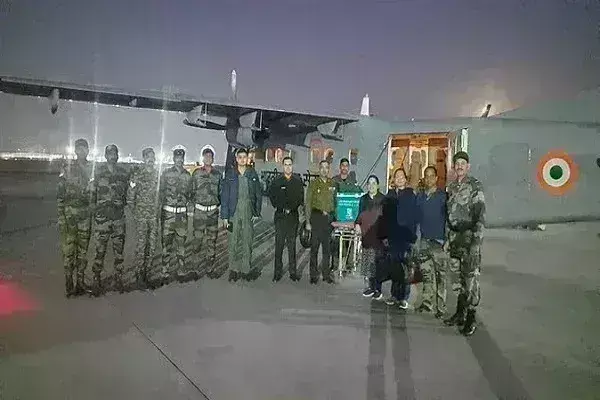 рд╡рд╛рдпреБрд╕реЗрдирд╛ рдиреЗ рдлрд┐рд░ рджрд┐рдпрд╛ рдХреНрд╖рдорддрд╛ рдХрд╛ рдкрд░рд┐рдЪрдп, рд▓реАрд╡рд░ рдЯреНрд░рд╛рдВрд╕рдкреНрд▓рд╛рдВрдЯ рдХреЗ рд▓рд┐рдП рдбреЙрдХреНрдЯрд░реЛрдВ рдХреЛ рдХрд┐рдпрд╛ рдПрдпрд░рд▓рд┐рдлреНрдЯ; рдкреВрд░реНрд╡ рд╕реИрдирд┐рдХ рдХреА рдмрдЪрд╛рдИ рдЬрд╛рди рд╡рд╛рдпреБрд╕реЗрдирд╛ рдиреЗ рдлрд┐рд░ рджрд┐рдпрд╛ рдХреНрд╖рдорддрд╛ рдХрд╛ рдкрд░рд┐рдЪрдп, рд▓реАрд╡рд░ рдЯреНрд░рд╛рдВрд╕рдкреНрд▓рд╛рдВрдЯ рдХреЗ рд▓рд┐рдП рдбреЙрдХреНрдЯрд░реЛрдВ рдХреЛ рдХрд┐рдпрд╛ рдПрдпрд░рд▓рд┐рдлреНрдЯ; рдкреВрд░реНрд╡ рд╕реИрдирд┐рдХ рдХреА рдмрдЪрд╛рдИ рдЬрд╛рди