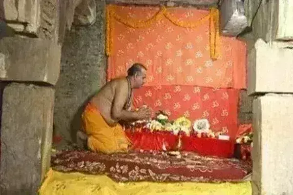ज्ञानवापी के व्यासजी तहखाने में जारी रहेगी पूजा, मुस्लिम पक्ष को इलाहाबाद हाईकोर्ट से बड़ा झटका ज्ञानवापी के व्यासजी तहखाने में जारी रहेगी पूजा, मुस्लिम पक्ष को इलाहाबाद हाईकोर्ट से बड़ा झटका