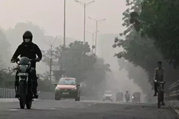 दिल्ली में तापमान 7.6 डिग्री, कई स्टेशनों पर हवा की गुणवत्ता खराब
