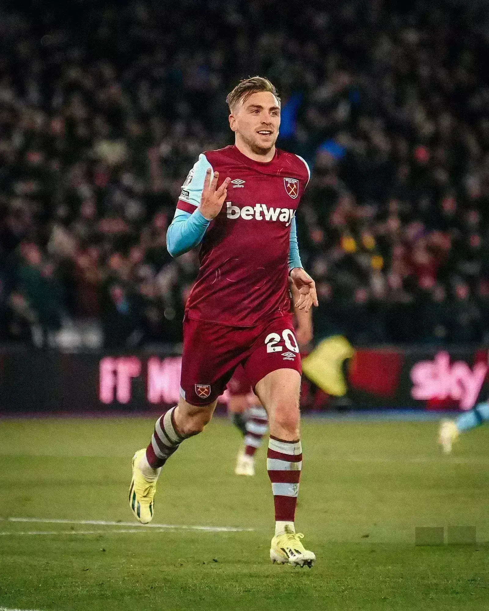 प्रीमियर लीग: बोवेन की हैट्रिक ने वेस्ट हैम को ब्रेंटफोर्ड पर 4-2 से जीत दिलाई