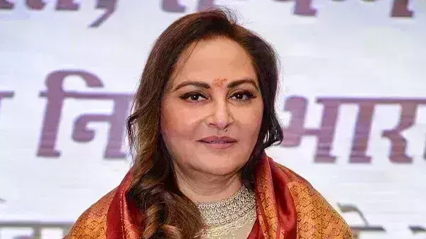 जया प्रदा फरार घोषित जया प्रदा फरार घोषित