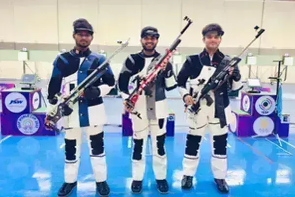 निशानेबाज अर्जुन ने लगातार दो ट्रायल जीते, आशी ने विश्व रिकॉर्ड स्कोर तोड़ा निशानेबाज अर्जुन ने लगातार दो ट्रायल जीते, आशी ने विश्व रिकॉर्ड स्कोर तोड़ा