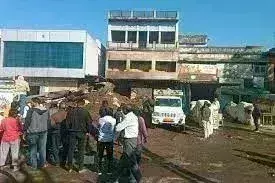 दुकान में आग लगने से दो मजदूरों की मौत, एक घायल