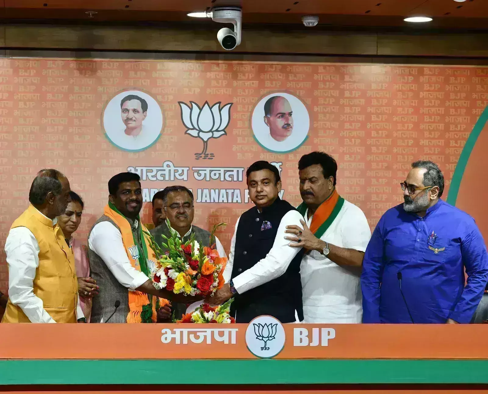 बीआरएस के सांसद पोथुगंती रामुलु मैं अपने समर्थकों के साथ भाजपा का दामन थामा