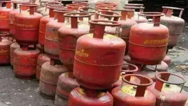 होली से पहले लगा झटका, आज से बढ़ गए एलपीजी सिलेंडरों के दाम