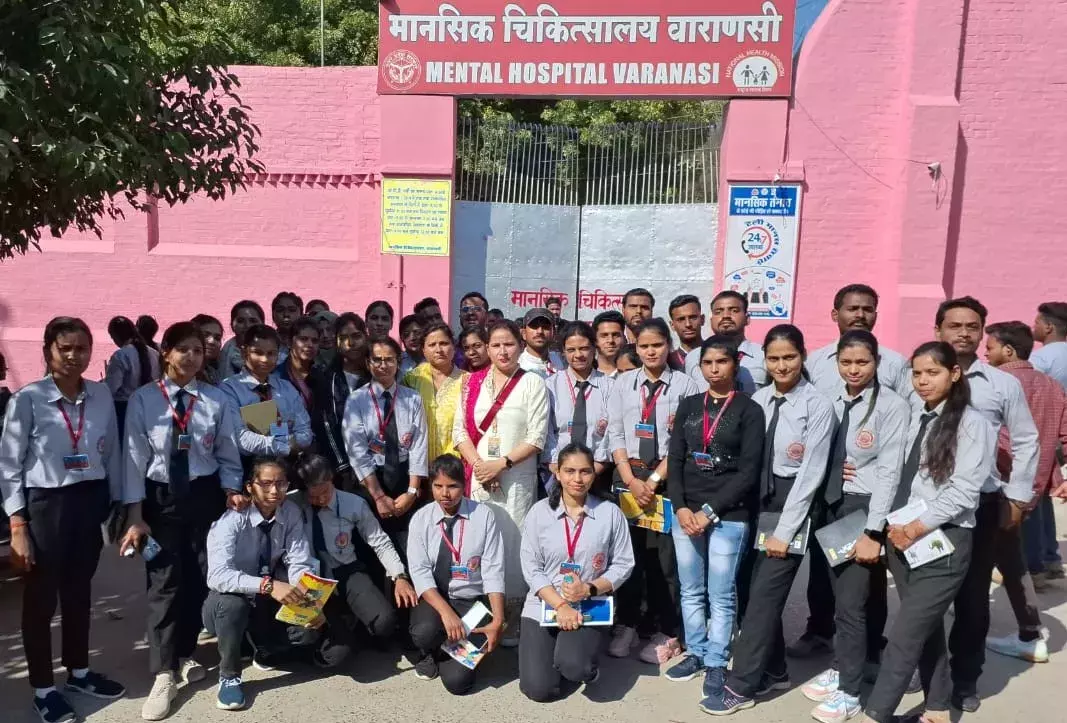 अवध विवि के छात्र-छात्राओं ने मानसिक चिकित्सालय वाराणसी का किया शैक्षिक भ्रमण