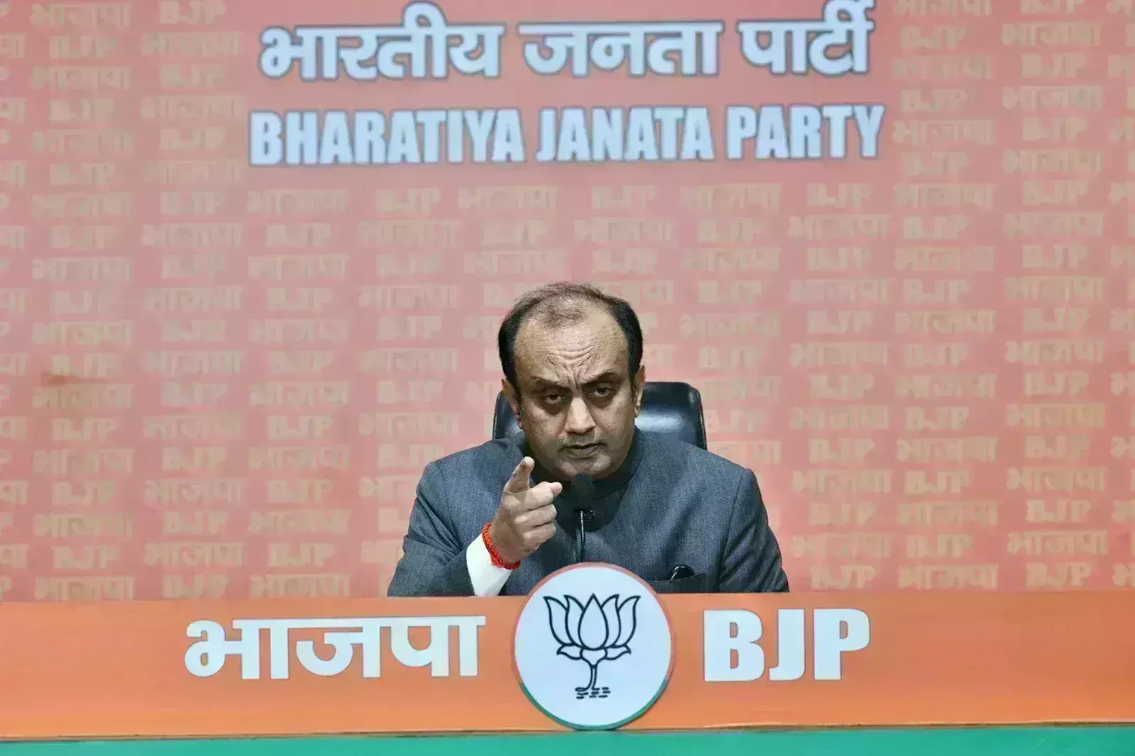 शाहजहां शेख पश्चिम बंगाल पुलिस की गिरफ्त में नहीं बल्कि मेहमान नवाजी में हैं : सुधांशु त्रिवेदी शाहजहां शेख पश्चिम बंगाल पुलिस की गिरफ्त में नहीं बल्कि मेहमान नवाजी में हैं : सुधांशु त्रिवेदी