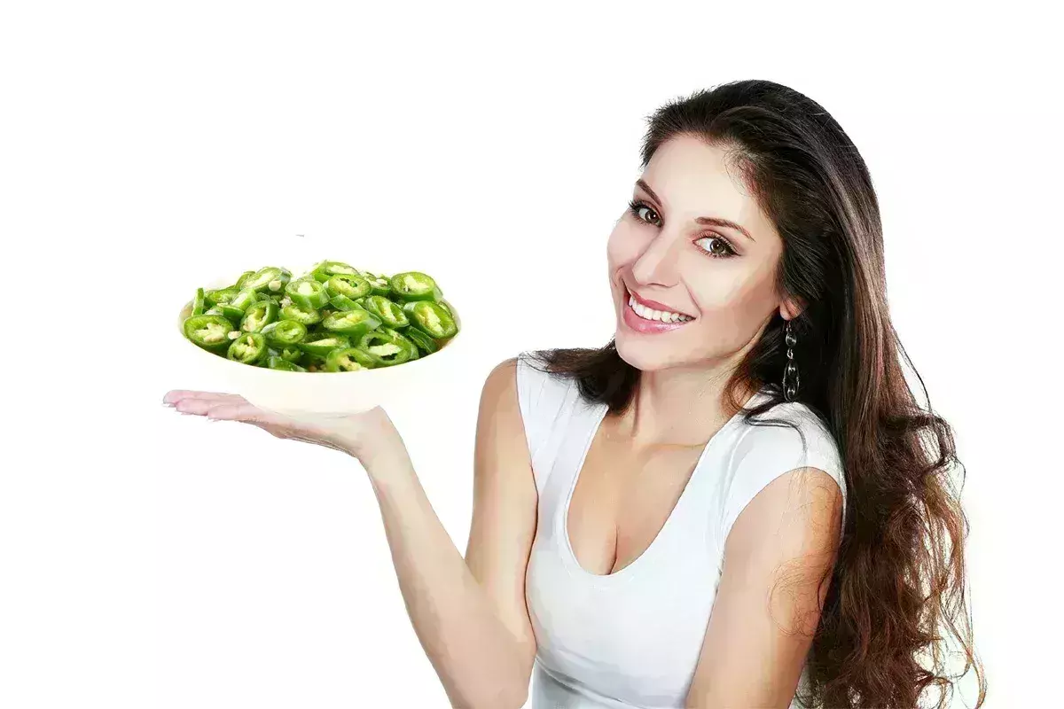 हड्डियों में भर दे जान, आंखों के लिए वरदान से कम नहीं हरी मिर्च, जानें फायदे