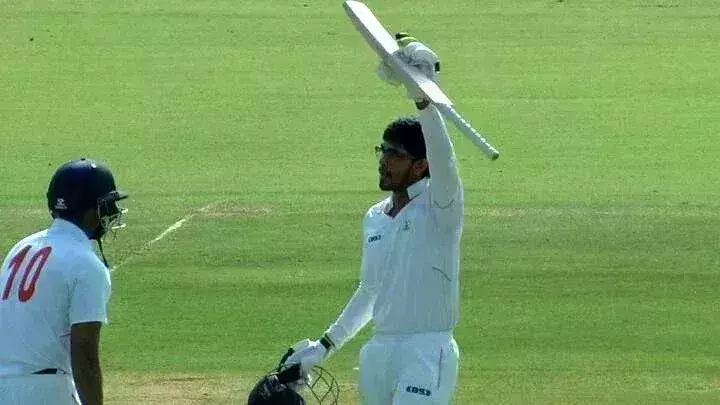 रणजी सेमीफाइनल: यश राठौड़ ने प्रथम श्रेणी क्रिकेट करियर का पहला शतक लगाया रणजी सेमीफाइनल: यश राठौड़ ने प्रथम श्रेणी क्रिकेट करियर का पहला शतक लगाया