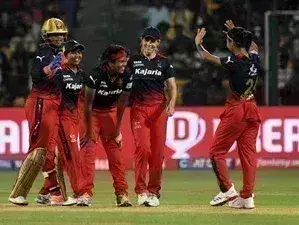 स्मृति मंधाना, पेरी के अर्धशतकों ने आरसीबी को यूपी वॉरियर्स पर जीत दिलाई