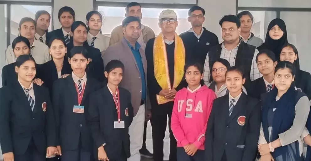 फार्मास्यूटिकल उद्योग में सुनहरा भविष्यः डाॅ0 आवेश कुमार