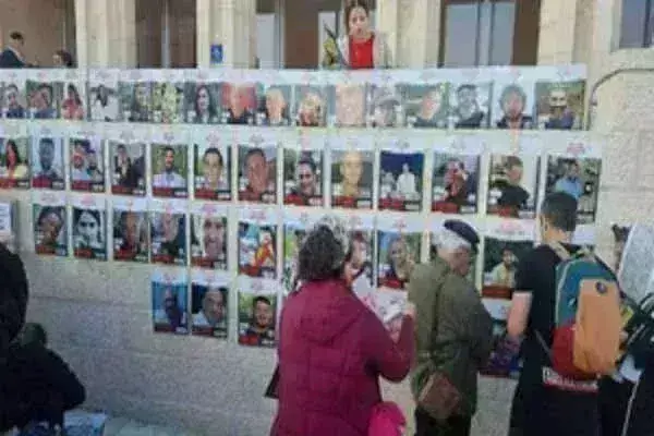 इजराइली बंधकों के परिजनों ने हमास से अपहरण किए गए लोगों के बारे में मांगी जानकारी