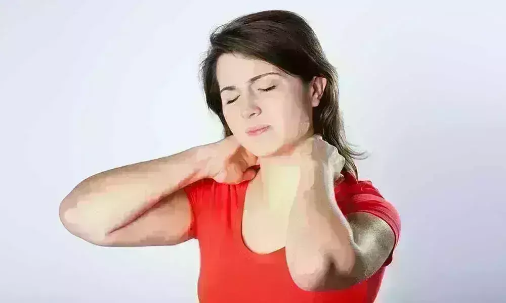 गर्दन में हो रहा है दर्द, जानिए गर्म या ठंडी सिंकाई, क्या करने से मिलेगा आराम ?