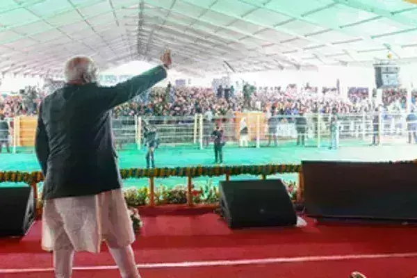 पीएम मोदी के बेहतर दिनों के वादे से बढ़ीं कश्मीरियों की उम्मीदें