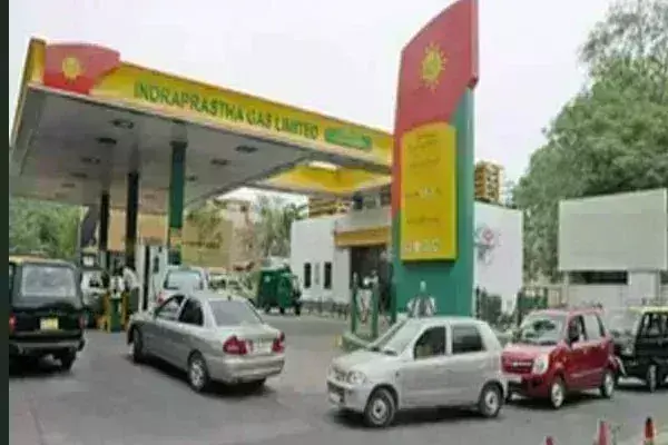 एनसीआर में सीएनजी के दाम में कटौती से आम जनता खुश, कैब चालकों ने कहा बड़ी राहत मिली