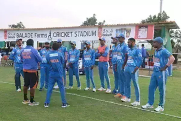 भारतीय टीम ने डीआईसीसी टी20 वर्ल्ड कप यूएई में जीत की हैट्रिक लगाई भारतीय टीम ने डीआईसीसी टी20 वर्ल्ड कप यूएई में जीत की हैट्रिक लगाई