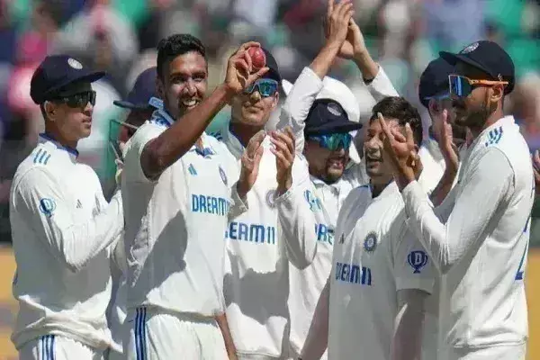 ICC Rankings में भारतीय टीम की बादशाहत, तीनों फॉर्मेट में हासिल किया नंबर-1 का ताज ICC Rankings में भारतीय टीम की बादशाहत, तीनों फॉर्मेट में हासिल किया नंबर-1 का ताज