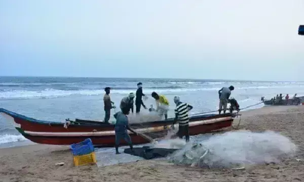 श्रीलंकाई नौसेना ने तमिलनाडु के सात मछुआरों को किया गिरफ्तार श्रीलंकाई नौसेना ने तमिलनाडु के सात मछुआरों को किया गिरफ्तार