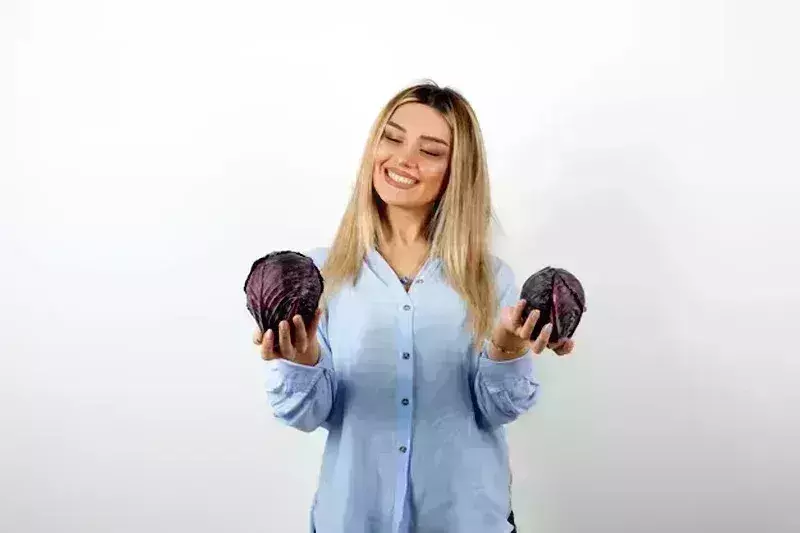 गजब फायदेमंद है बैंगनी रंग की पत्ता गोभी, कैंसर से लेकर दिल की बीमारियों का खतरा करेगी कम